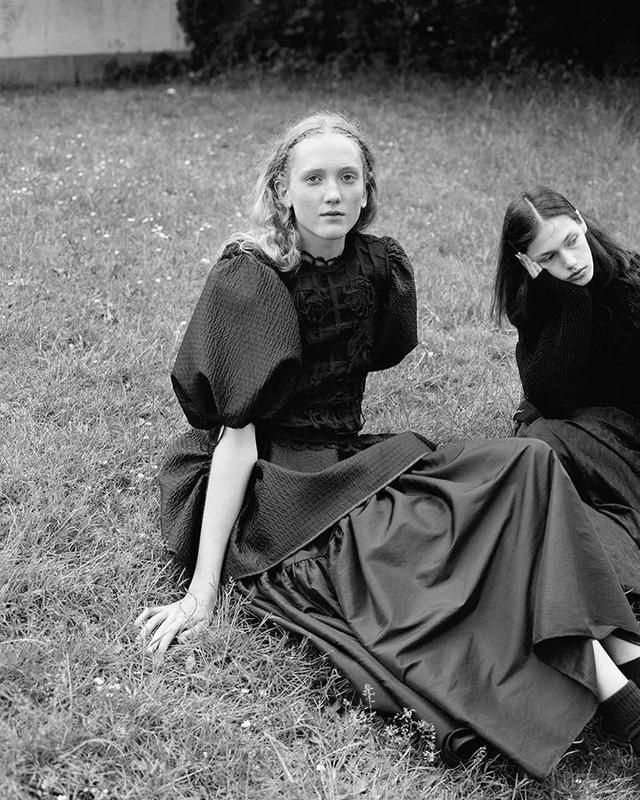 娃娃裙的潮味巧搭，娃娃裙秋冬搭外套（属于泡泡袖娃娃裙的甜美夏天）