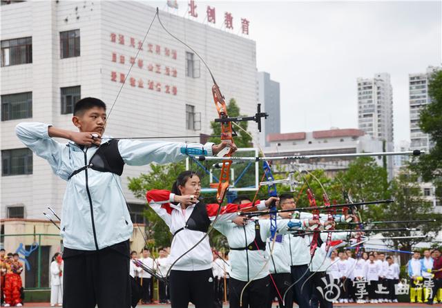 二人三足什么生肖，猜什么生肖（曲靖市：传统体育项目走进学校）