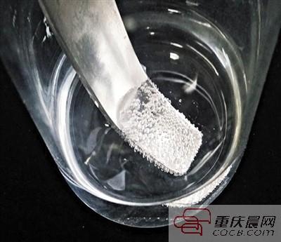 如何鉴别95的乙醇和无水乙醇，95%的乙醇是无水乙醇吗（消毒液医用酒精）