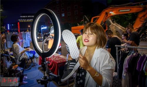 制作蝴蝶标本 创造幸福生活，蝴蝶标本图片（洛阳一对夫妻把兴趣变为生意）