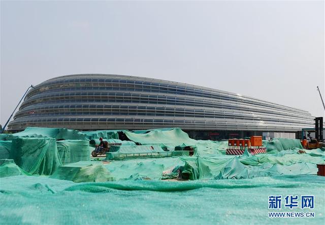 滑冰比赛场地是冰吗，滑冰场的冰是什么冰（易转换、够低碳、可持续——解密北京冬奥场馆冰面建设亮点）