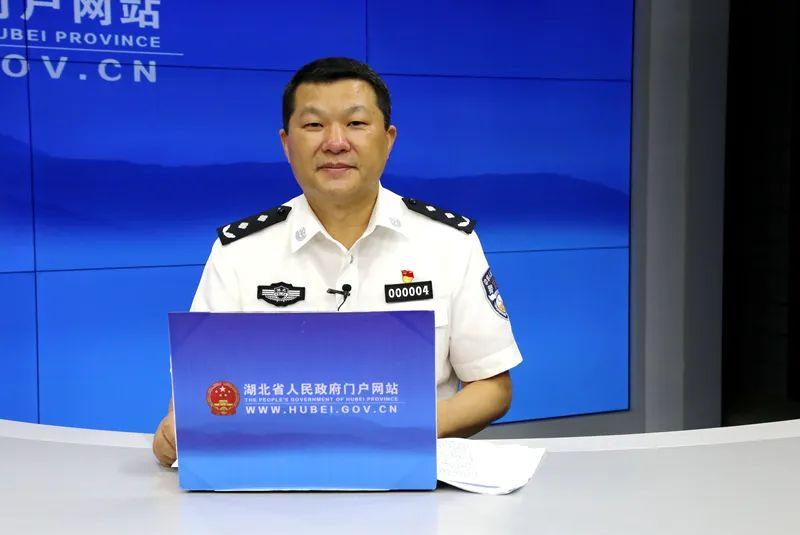 7月27日,湖北省公安厅党委委员,副厅长干永平作客湖北省人民政府门户