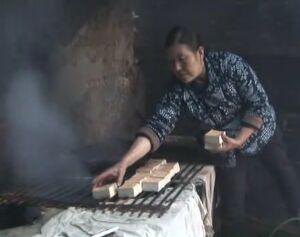 香干是什么东西，香干是什么（流传了百多年历史的倒流水豆腐干）