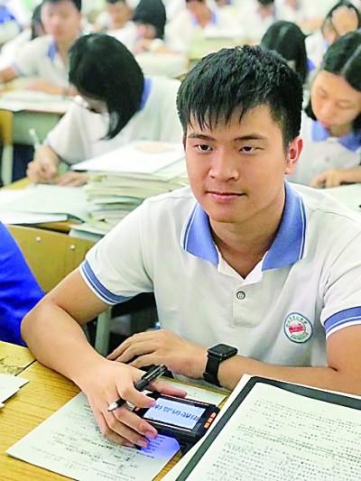 如果我突然打了个喷嚏，如果你突然打了个喷嚏，阿啾~那一定就是我在想你❤，微信头像（奋斗少年终会获得掌声）