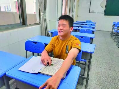 如果我突然打了个喷嚏，如果你突然打了个喷嚏，阿啾~那一定就是我在想你❤，微信头像（奋斗少年终会获得掌声）