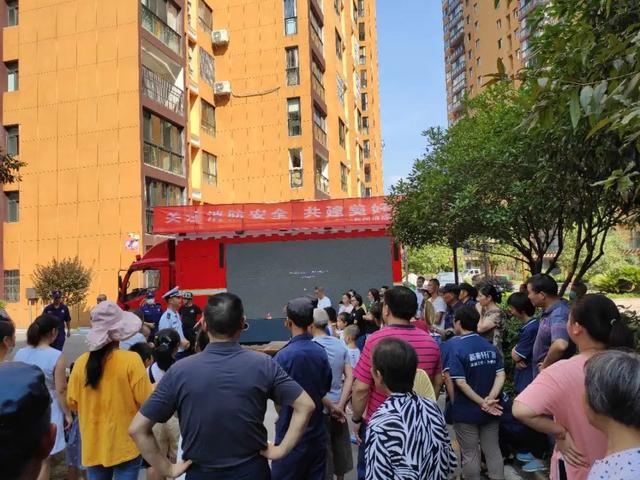 使用灭火器的正确方法，灭火器的使用步骤（灭火器会用吗？消防蓝朋友教你）