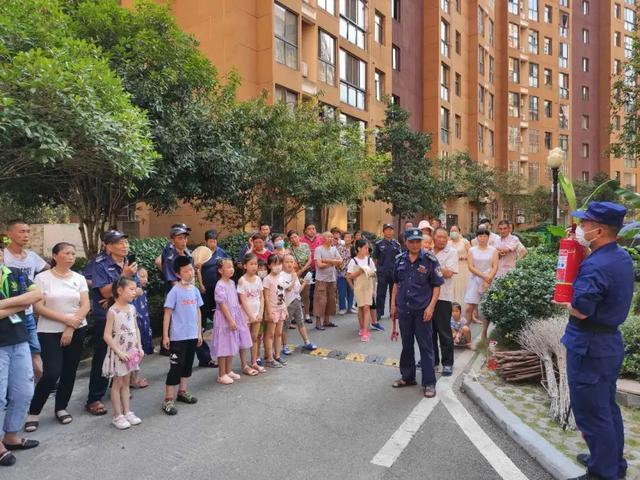 使用灭火器的正确方法，灭火器的使用步骤（灭火器会用吗？消防蓝朋友教你）