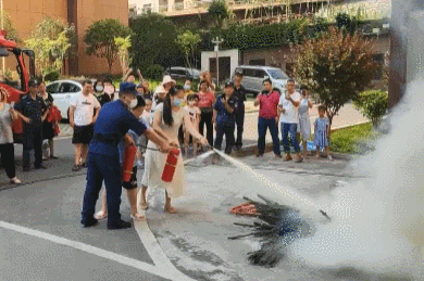 使用灭火器的正确方法，灭火器的使用步骤（灭火器会用吗？消防蓝朋友教你）