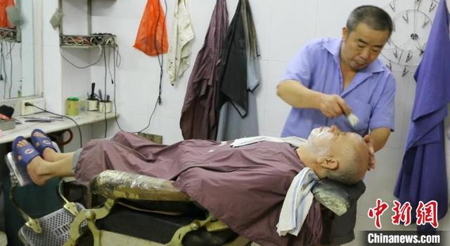 清一色图片，清一色（从清一色麻花辫、小平头到发型“百花齐放”）