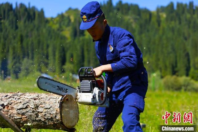 新疆伊犁海拔多少米，伊犁海拔多少米高（新疆伊犁“火焰蓝”野外驻训练本领）