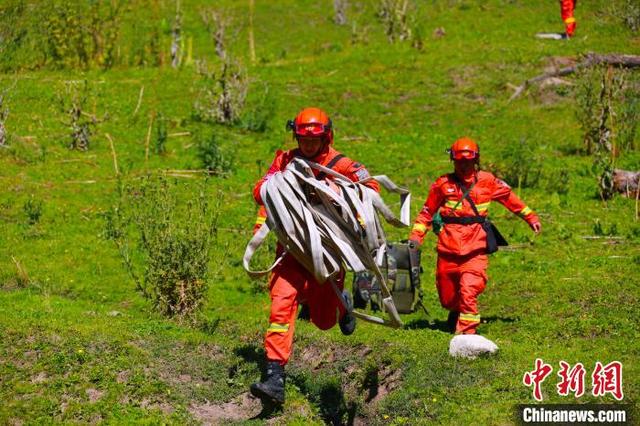 新疆伊犁海拔多少米，伊犁海拔多少米高（新疆伊犁“火焰蓝”野外驻训练本领）