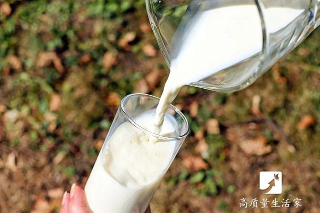 盒装牛奶冻了能喝吗，盒装牛奶冻了能喝吗没开封（袋装和盒装牛奶有什么不同）