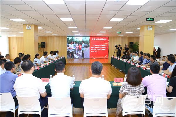 刘蕾家电维修户 沧口街道扩大朋友圈“信新相映”收获共建单位奖牌