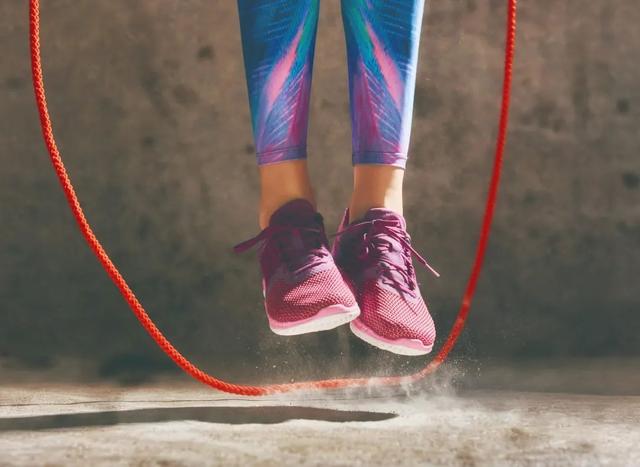 跳绳可以瘦腿吗，跳绳能瘦腿吗（想跳绳减肥，先看看）