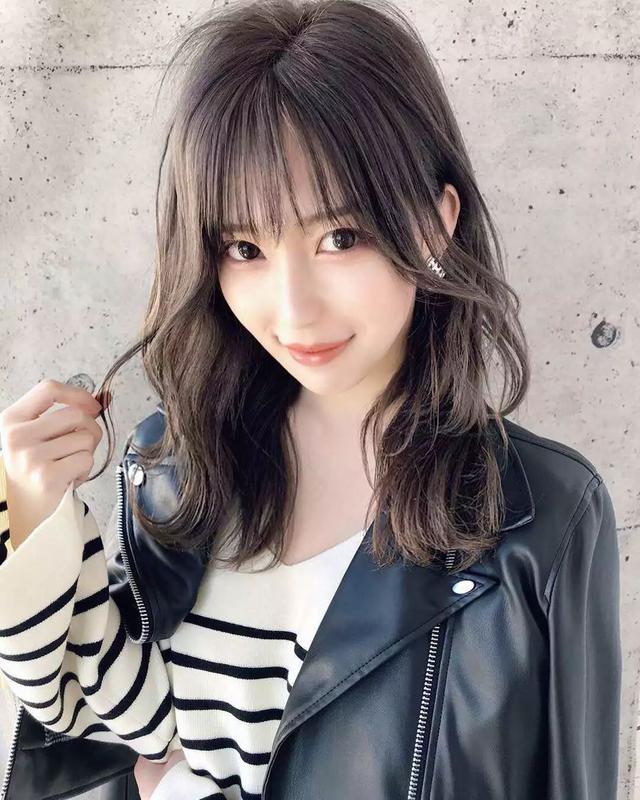 适合头发少的卷发,适合头发少的卷发女(发量少必选的6款发型,绝美)
