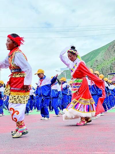 那曲海拔多少米，那曲海拔多少米住宿有高反（在雪域高原生长——西藏那曲、昌都两地决胜全面小康掠影）