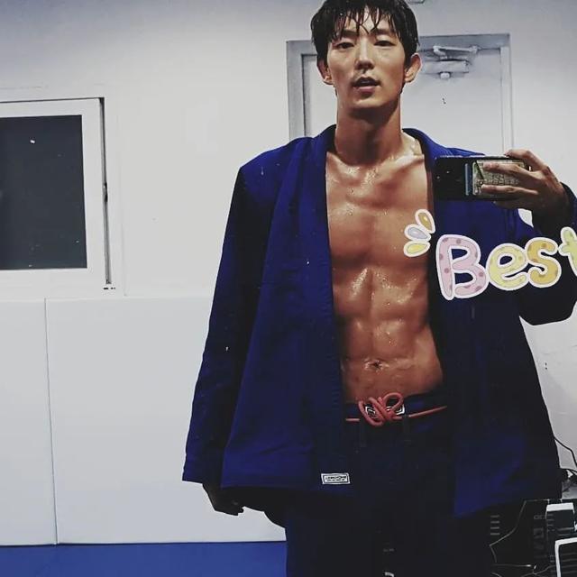 李准基综艺，调教教室丨你真的不考虑李准基这种狐狸犬系男吗