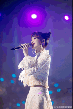 口红雨衣的工作原理是什么呢，什么是口红雨衣（你要的黑唇定妆在这呀）