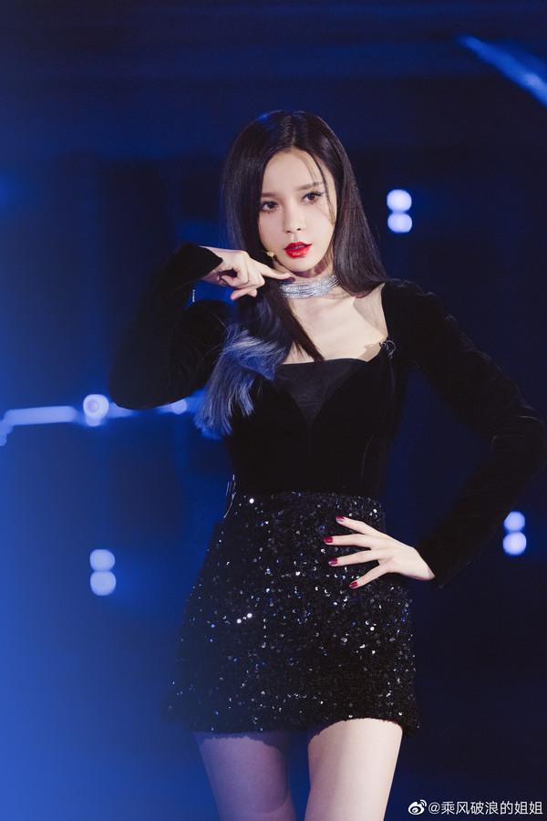 口红雨衣的工作原理是什么呢，什么是口红雨衣（你要的黑唇定妆在这呀）