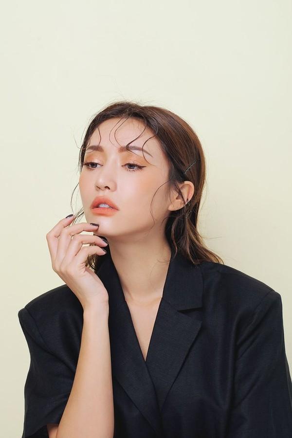 口红雨衣的工作原理是什么呢，什么是口红雨衣（你要的黑唇定妆在这呀）