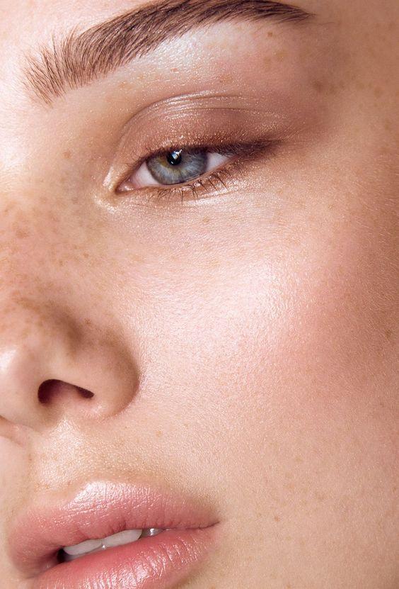 口红雨衣的工作原理是什么呢，什么是口红雨衣（你要的黑唇定妆在这呀）