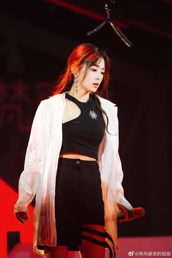 口红雨衣的工作原理是什么呢，什么是口红雨衣（你要的黑唇定妆在这呀）