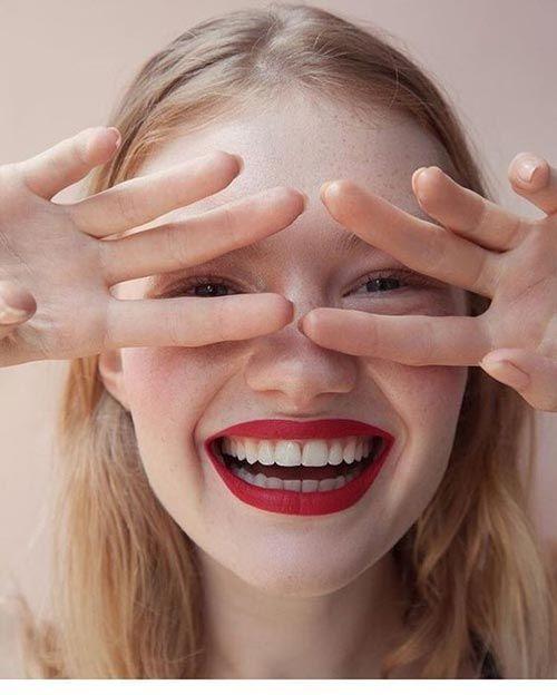 口红雨衣的工作原理是什么呢，什么是口红雨衣（你要的黑唇定妆在这呀）