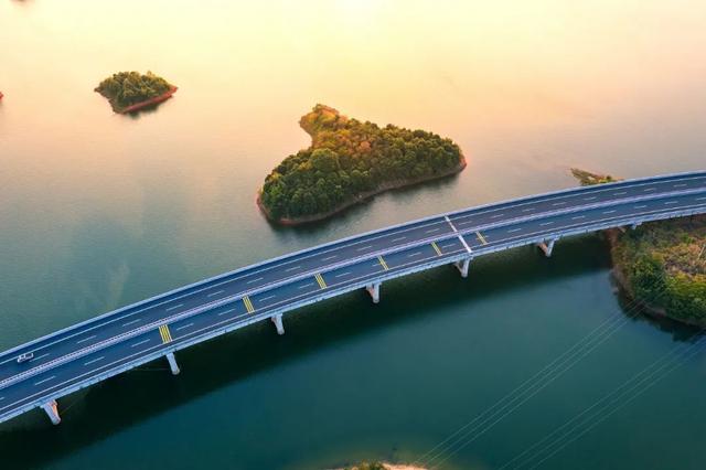 深邃是对你隐藏的爱意，深邃是对你隐藏的爱意嘛（这14处爱情见证地图片）