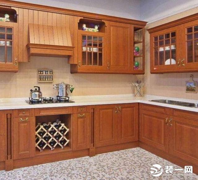 实木地柜，实木地柜台面怎样贴瓷砖（实木橱柜优缺点及价格计算方法分享）