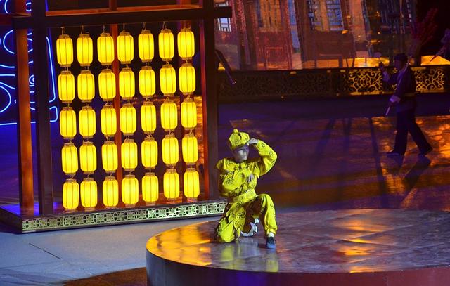 张国臂掖是什么意思，张国臂掖是成语吗（感受大汉王朝“张国臂掖）