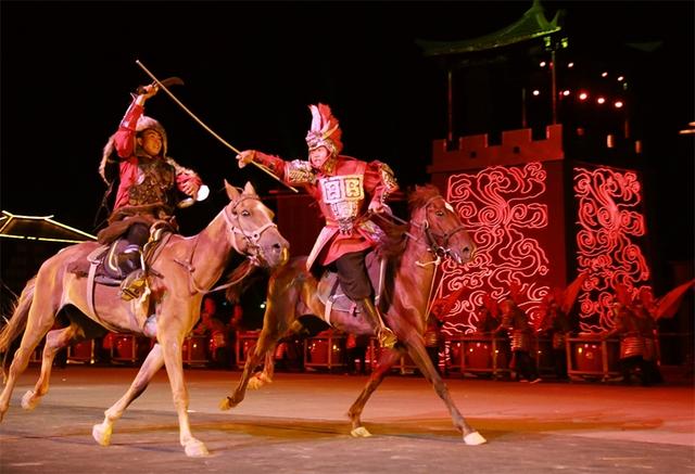 张国臂掖是什么意思，张国臂掖是成语吗（感受大汉王朝“张国臂掖）