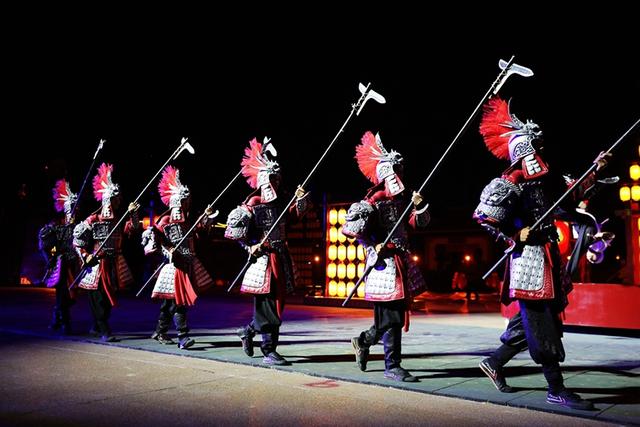 张国臂掖是什么意思，张国臂掖是成语吗（感受大汉王朝“张国臂掖）