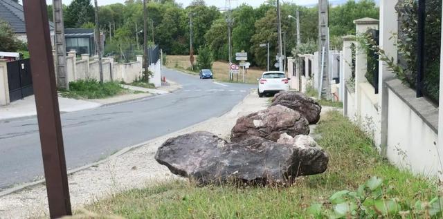 Roue. 微信昵称（备胎）网名，Roue. 微信昵称（备胎）微信昵称（市长被男子打断肋骨）