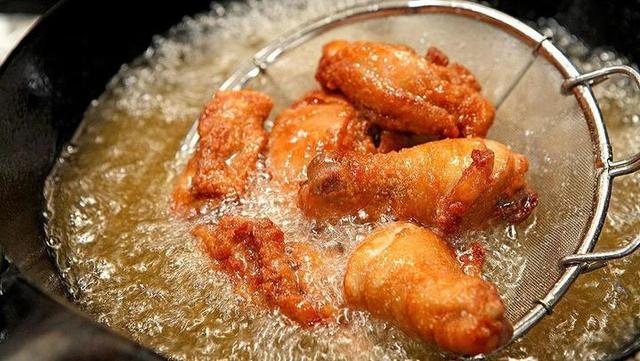 炸完小龙虾的油还能用吗，炸小龙虾的油还能用吗（油炸过小龙虾的油还能用吗）