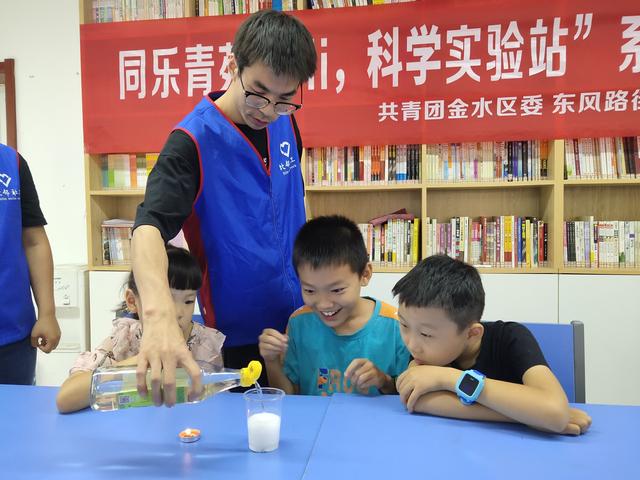 红色和蓝色混合在一起是什么颜色，蓝色和红色混合是什么颜色（带你遇见神奇世界）