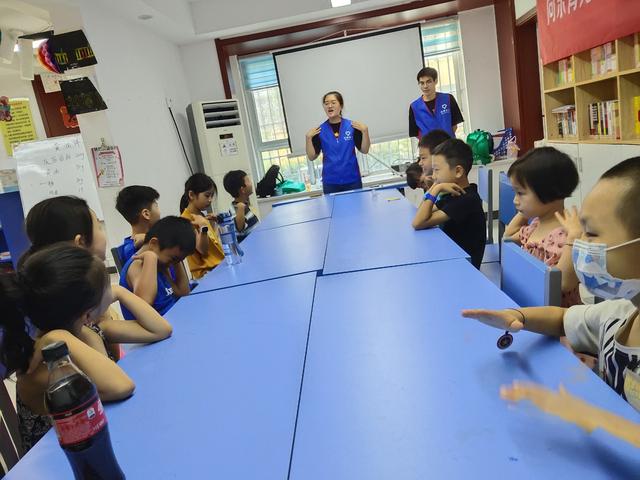 红色和蓝色混合在一起是什么颜色，蓝色和红色混合是什么颜色（带你遇见神奇世界）