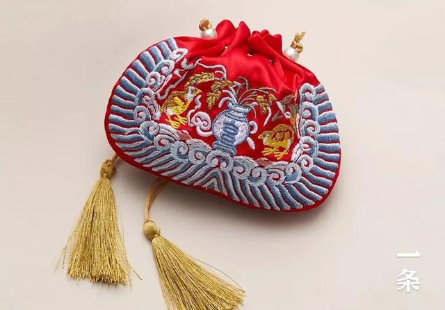 戒指58mm是什么码，戒指56mm是什么码（宫里的“古法”足金手镯）