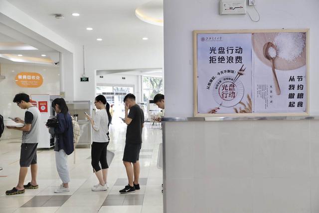 上海交通大学迎新网，2021级上海交通大学新生开学时间和入学指南及入学军训考试（51名“春霖助学行动”学子成“老师”同窗）