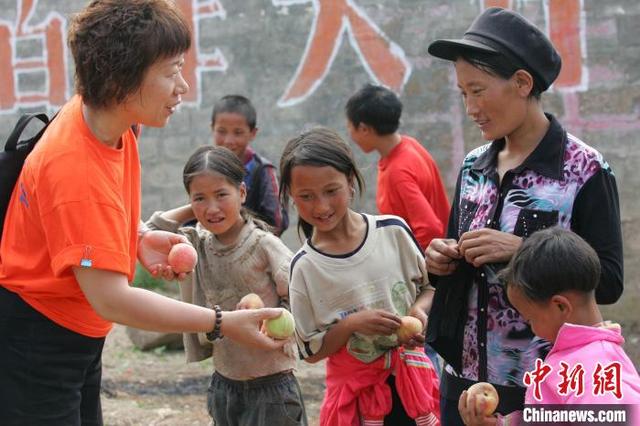 梦见泥石流山体滑坡是什么预兆，梦见山体滑坡泥石流是什么意思啊（凉山孤儿们有了“张妈妈”）