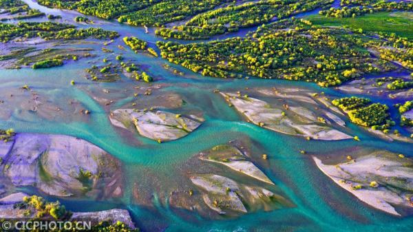 丹桂飘香是什么意思，金风送爽,丹桂飘香是什么意思（四季之歌，朝露凝白秋意凉）