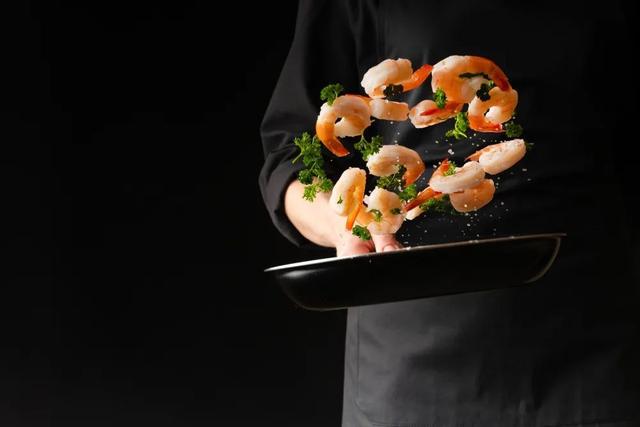 三文鱼是发物吗，三文鱼是发物吗知乎（个吃海鲜的传言）