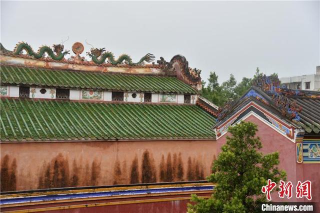 孔庙在哪里，孔庙在哪里哪个省（一座不开大门的孔庙）