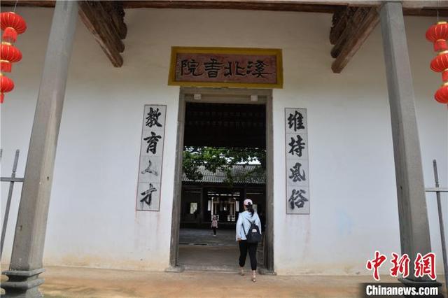 孔庙在哪里，孔庙在哪里哪个省（一座不开大门的孔庙）