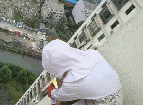 马蜂的弱点，马蜂最怕的三种东西（巨型马蜂巢挂在24楼外墙上）