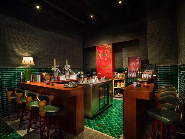 广州一个人去哪里玩酒吧比较好，广州年轻人去的酒吧（广州新酒吧喝一喝吧）