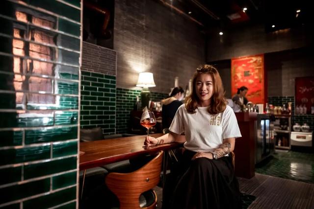 广州一个人去哪里玩酒吧比较好，广州年轻人去的酒吧（广州新酒吧喝一喝吧）