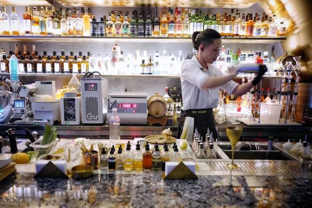 广州一个人去哪里玩酒吧比较好，广州年轻人去的酒吧（广州新酒吧喝一喝吧）