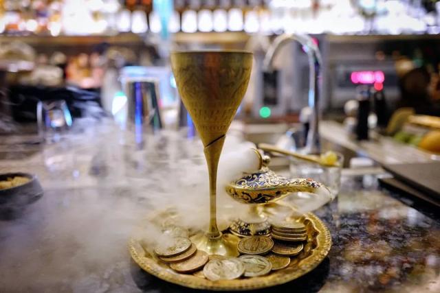 广州一个人去哪里玩酒吧比较好，广州年轻人去的酒吧（广州新酒吧喝一喝吧）