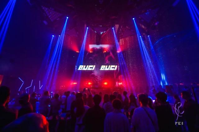 广州一个人去哪里玩酒吧比较好，广州年轻人去的酒吧（广州新酒吧喝一喝吧）