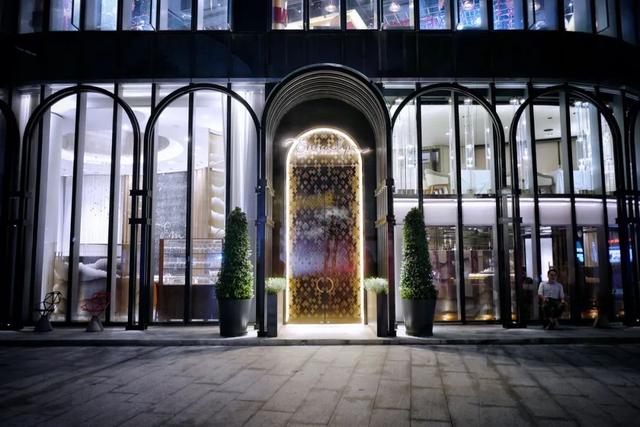 广州一个人去哪里玩酒吧比较好，广州年轻人去的酒吧（广州新酒吧喝一喝吧）